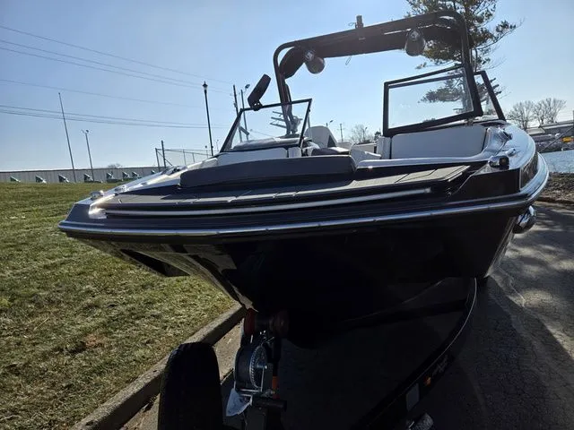 Slide: The Image of Heyday Wake Boats H22 2023 - 7