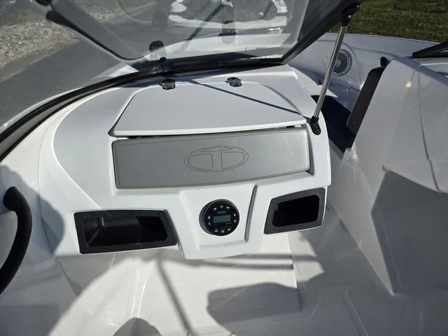 Slide: The Image of Tahoe 185 S 2023 - 12