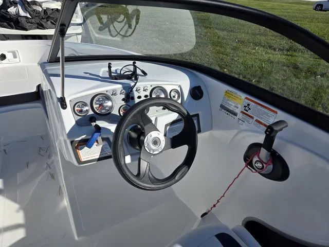 Slide: The Image of Tahoe 185 S 2023 - 13