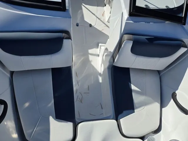 Slide: The Image of Tahoe 185 S 2023 - 18