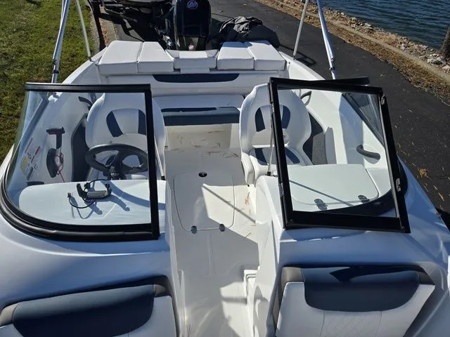 Slide: The Image of Tahoe 185 S 2023 - 19