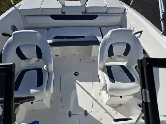 Slide: The Image of Tahoe 185 S 2023 - 20