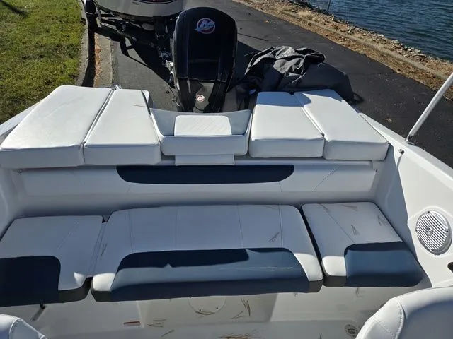 Slide: The Image of Tahoe 185 S 2023 - 21