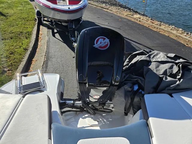 Slide: The Image of Tahoe 185 S 2023 - 23