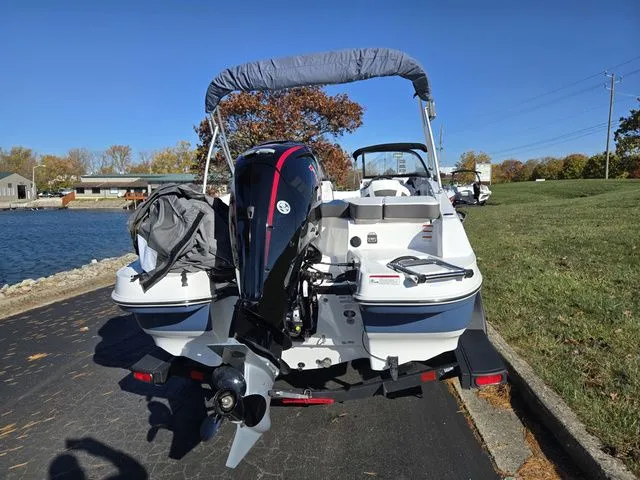 Slide: The Image of Tahoe 185 S 2023 - 3