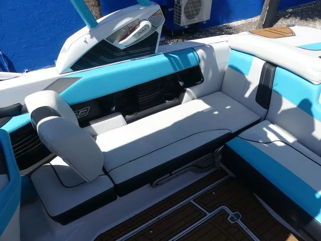 Slide: The Image of Nautique G23 2014 - 15