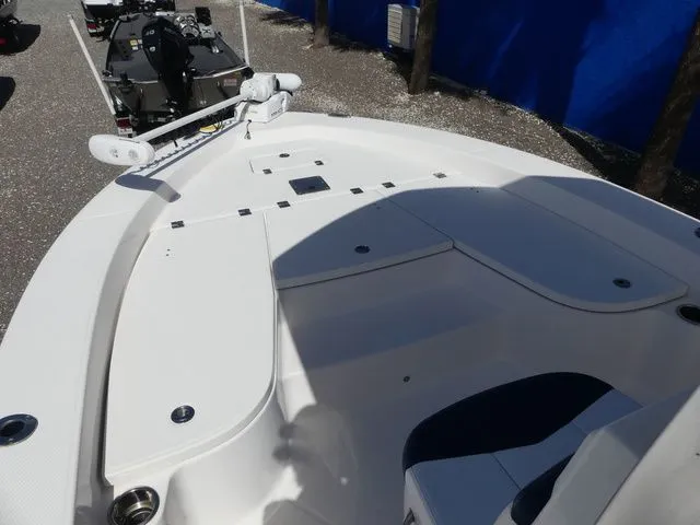 Slide: The Image of Robalo 226 Cayman 2019 - 12