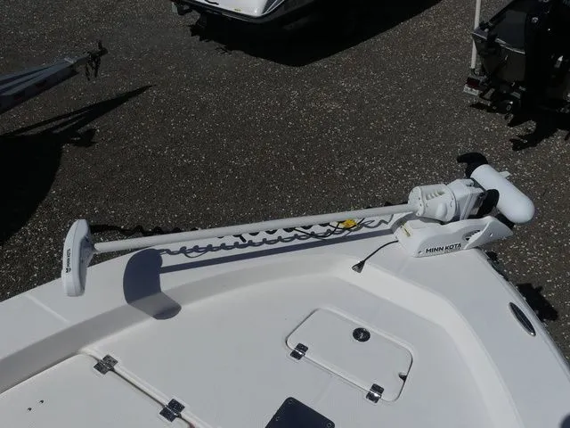 Slide: The Image of Robalo 226 Cayman 2019 - 14