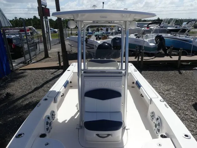 Slide: The Image of Robalo 226 Cayman 2019 - 15