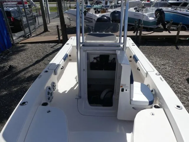 Slide: The Image of Robalo 226 Cayman 2019 - 16