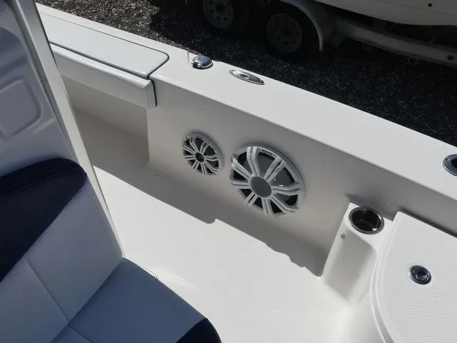 Slide: The Image of Robalo 226 Cayman 2019 - 19