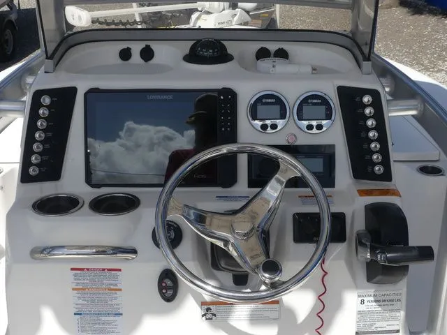 Slide: The Image of Robalo 226 Cayman 2019 - 22