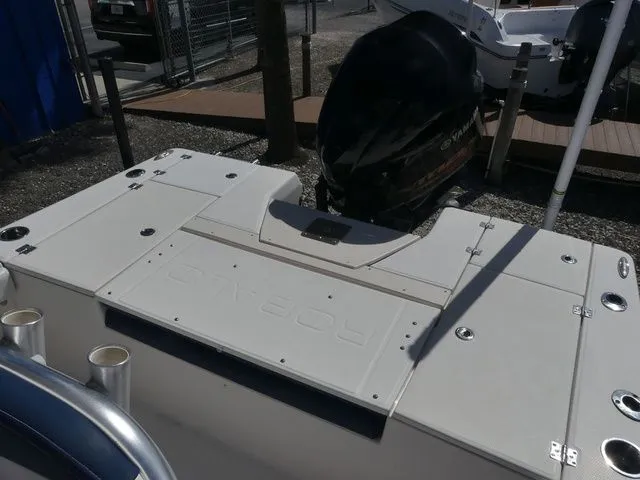 Slide: The Image of Robalo 226 Cayman 2019 - 23