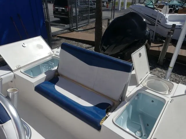 Slide: The Image of Robalo 226 Cayman 2019 - 24