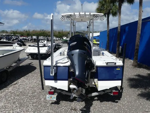 Slide: The Image of Robalo 226 Cayman 2019 - 5