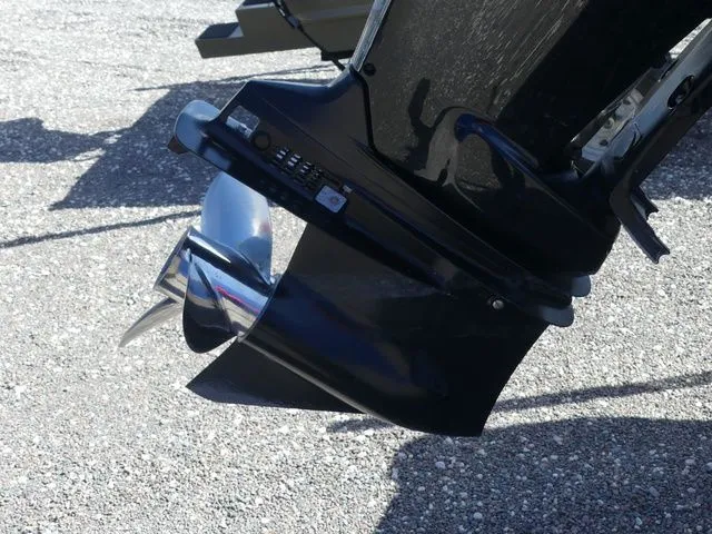 Slide: The Image of Sea Born LX24 Center Console 2020 - 10