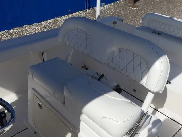 Slide: The Image of Sea Born LX24 Center Console 2020 - 16