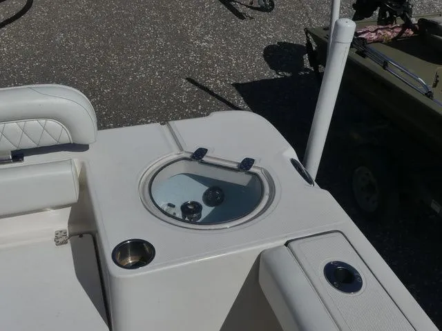 Slide: The Image of Sea Born LX24 Center Console 2020 - 20