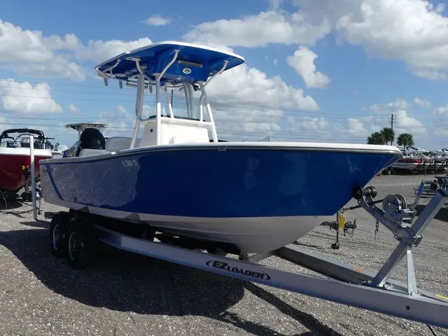 Slide: The Image of Sea Born LX24 Center Console 2020 - 3