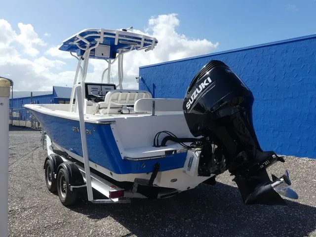 Slide: The Image of Sea Born LX24 Center Console 2020 - 6