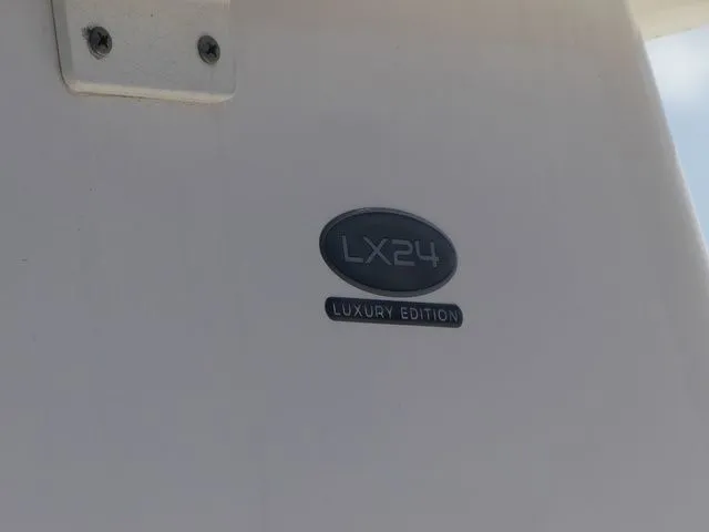 Slide: The Image of Sea Born LX24 Center Console 2020 - 8