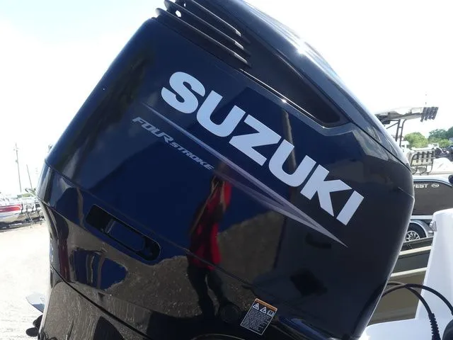 Slide: The Image of Sea Born LX24 Center Console 2020 - 9