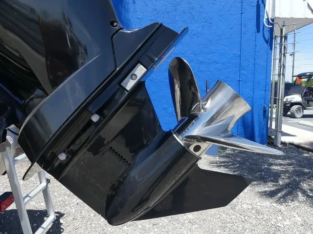 Slide: The Image of Sun Tracker Fishin' Barge 24 DLX 2019 - 11