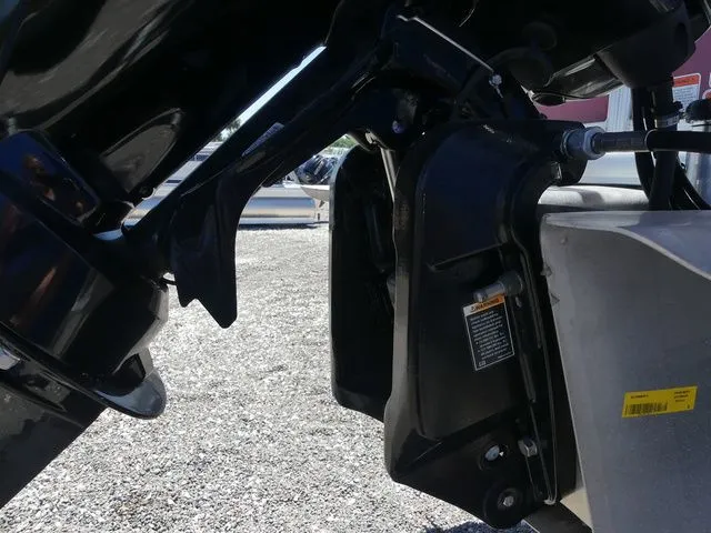 Slide: The Image of Sun Tracker Fishin' Barge 24 DLX 2019 - 12