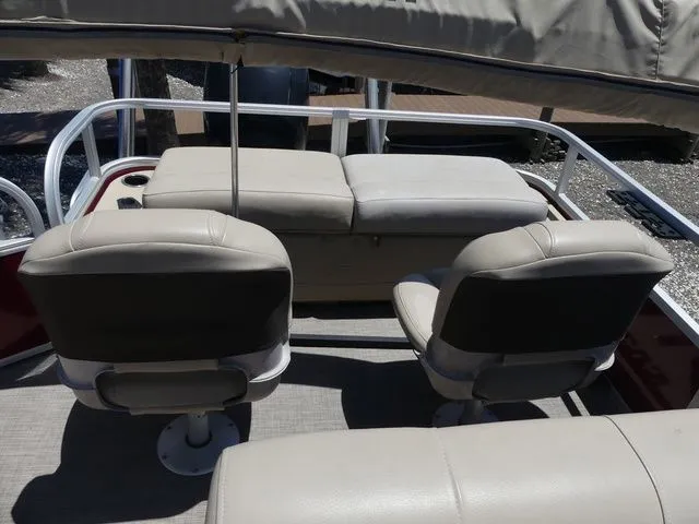 Slide: The Image of Sun Tracker Fishin' Barge 24 DLX 2019 - 14