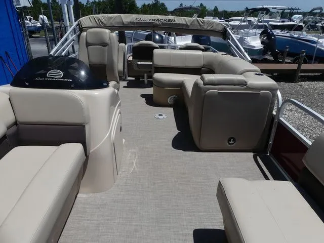 Slide: The Image of Sun Tracker Fishin' Barge 24 DLX 2019 - 16