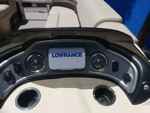 Slide: The Image of Sun Tracker Fishin' Barge 24 DLX 2019 - 18