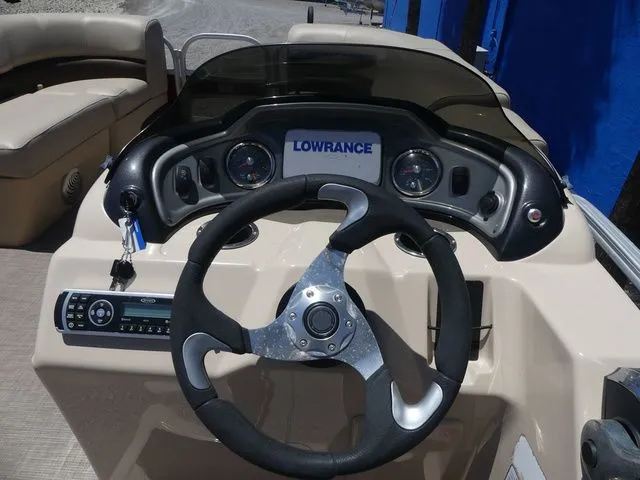 Slide: The Image of Sun Tracker Fishin' Barge 24 DLX 2019 - 21