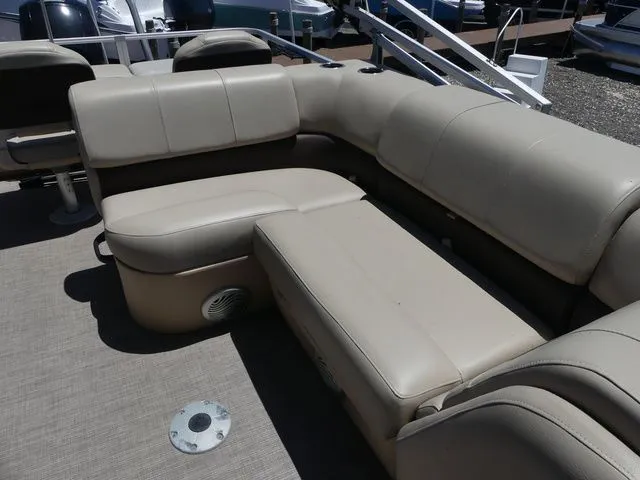 Slide: The Image of Sun Tracker Fishin' Barge 24 DLX 2019 - 22