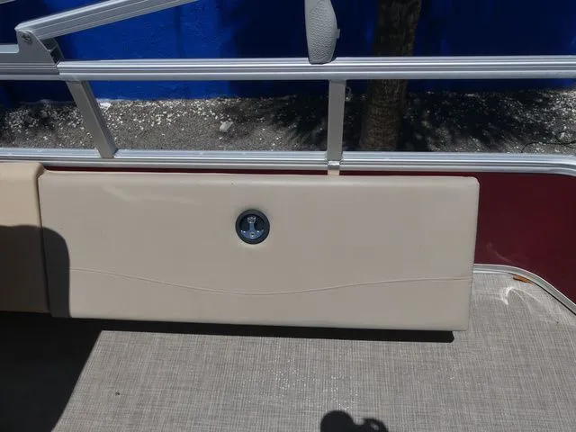 Slide: The Image of Sun Tracker Fishin' Barge 24 DLX 2019 - 23