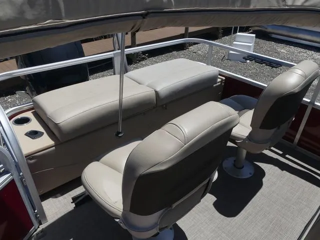 Slide: The Image of Sun Tracker Fishin' Barge 24 DLX 2019 - 24