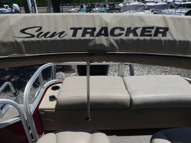 Slide: The Image of Sun Tracker Fishin' Barge 24 DLX 2019 - 25