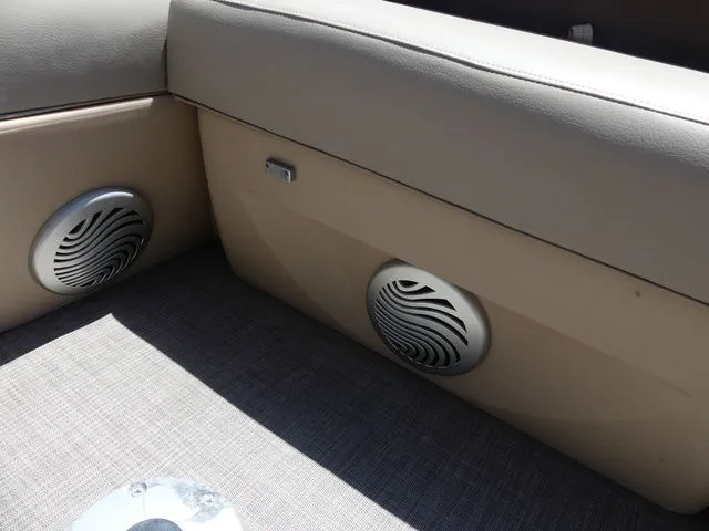 Slide: The Image of Sun Tracker Fishin' Barge 24 DLX 2019 - 29