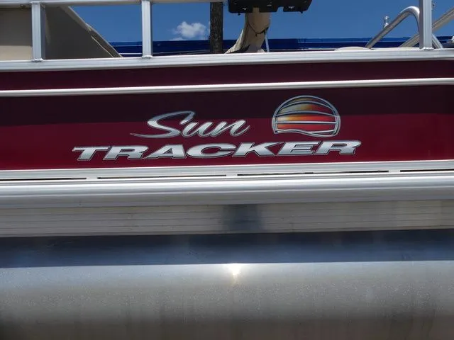 Slide: The Image of Sun Tracker Fishin' Barge 24 DLX 2019 - 6