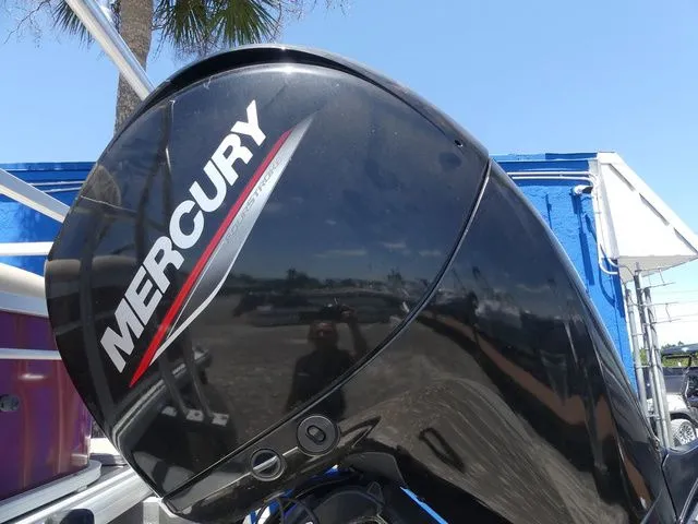 Slide: The Image of Sun Tracker Fishin' Barge 24 DLX 2019 - 8