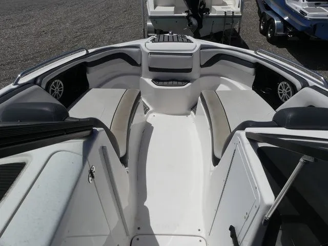 Slide: The Image of Yamaha 242 Limited S 2017 - 10