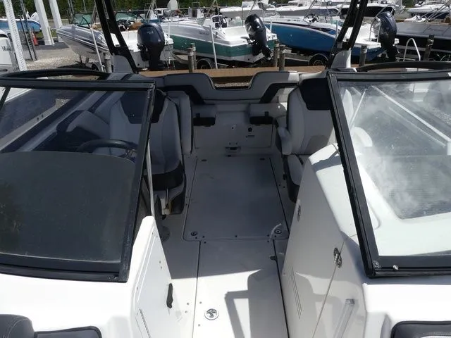 Slide: The Image of Yamaha 242 Limited S 2017 - 11