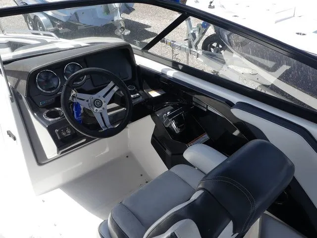 Slide: The Image of Yamaha 242 Limited S 2017 - 14