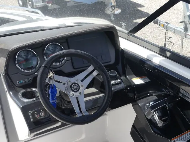 Slide: The Image of Yamaha 242 Limited S 2017 - 15