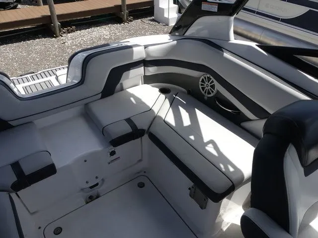 Slide: The Image of Yamaha 242 Limited S 2017 - 16