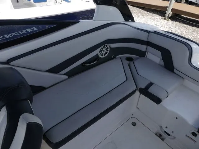 Slide: The Image of Yamaha 242 Limited S 2017 - 17