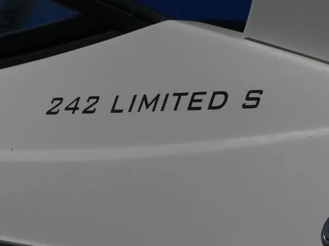 Slide: The Image of Yamaha 242 Limited S 2017 - 8