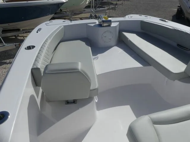 Slide: The Image of Twin Vee 240 STX 2026 - 10