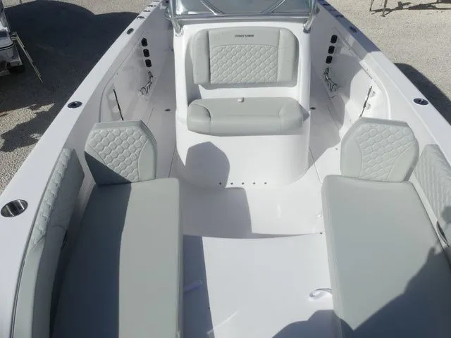 Slide: The Image of Twin Vee 240 STX 2026 - 11