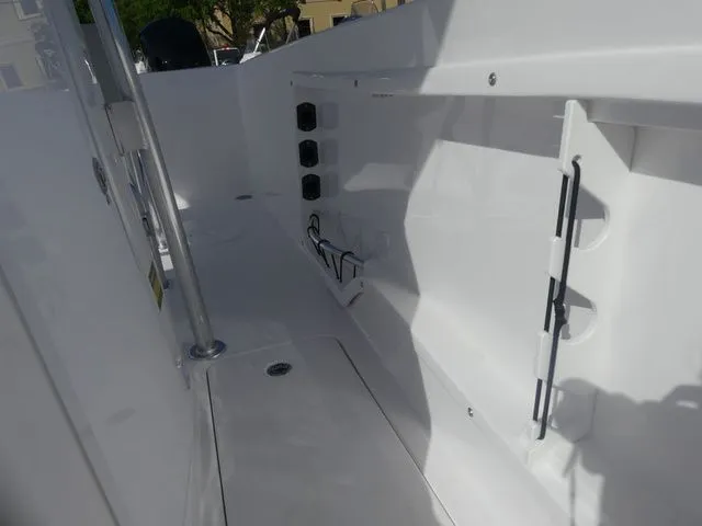 Slide: The Image of Twin Vee 240 STX 2026 - 12