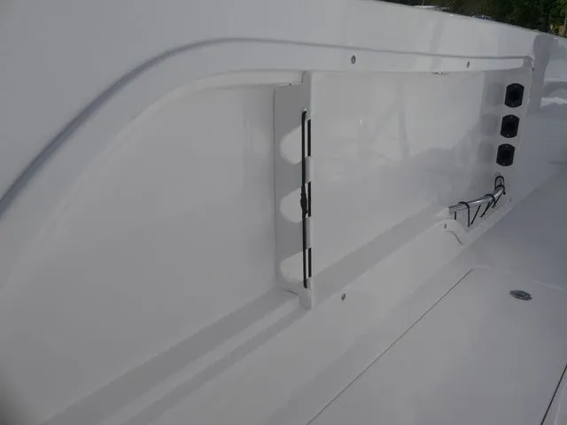 Slide: The Image of Twin Vee 240 STX 2026 - 13